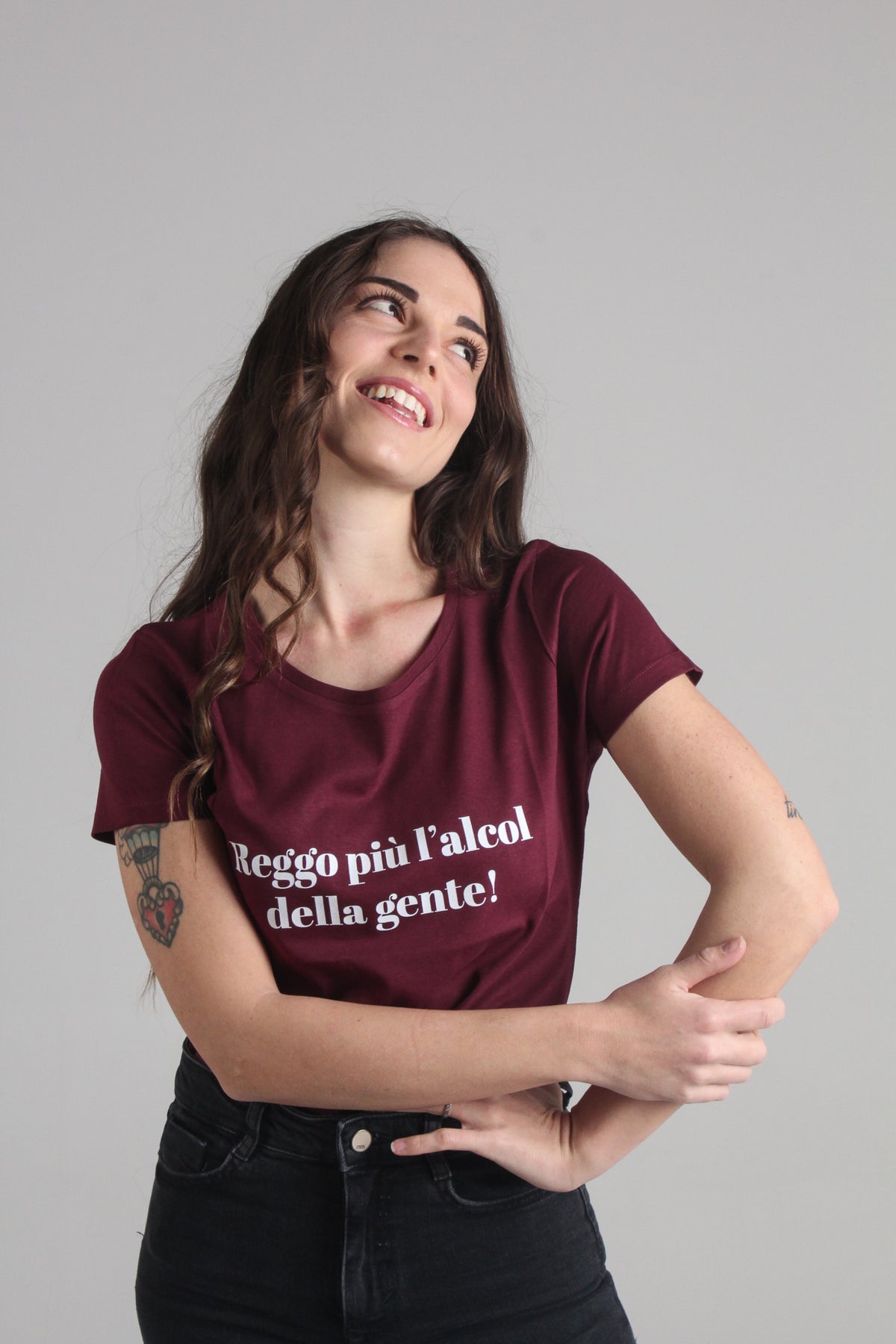Maglia Donna "Reggo più l'alcol della gente"